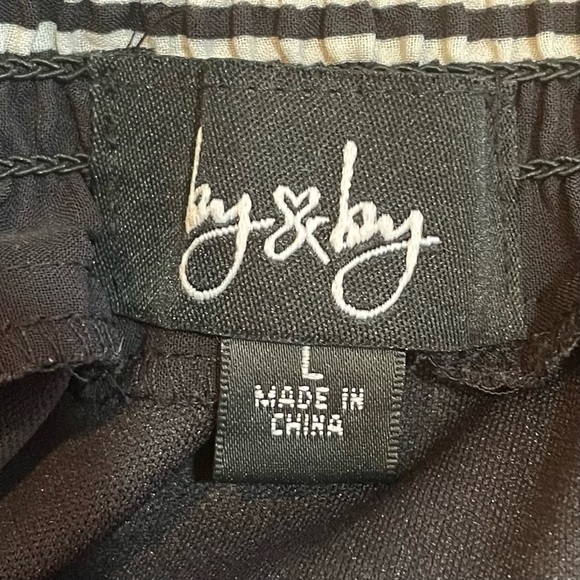 By & By Off the Shoulder Flowy Blouse Stripe Black White Size Large - Picture 6 of 8